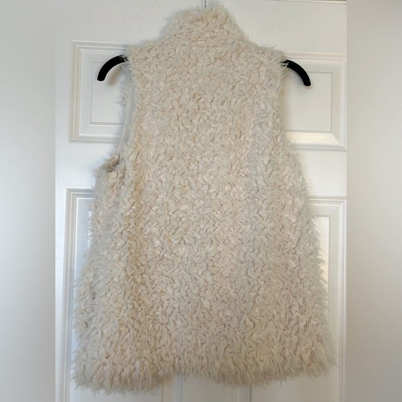 Ophelia Roe faux fleece vest - Picture 2 of 8